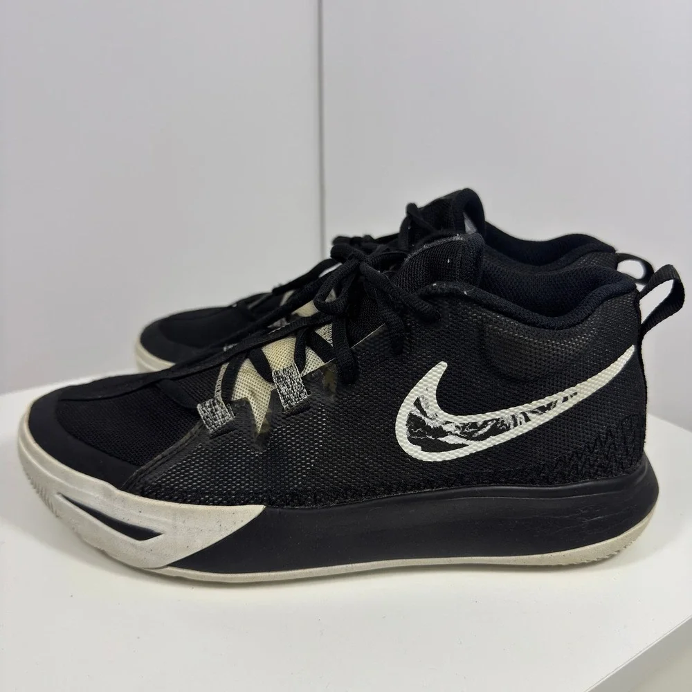Nike Kyrie Flytrap 6 GS Youth Size 7Y Black White Basketball Shoes DQ8094-009